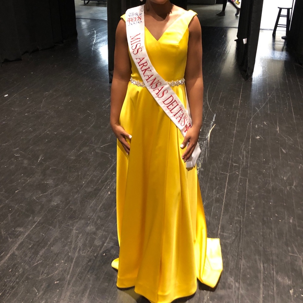 Yellow Jovani prom/pageant dress